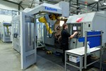 CNC Drehmaschine mit Roboterzelle (Mölndals Industriprodukter, Schweden)