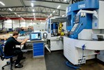 CNC Drehmaschine mit Roboterzelle (Mölndals Industriprodukter, Schweden)